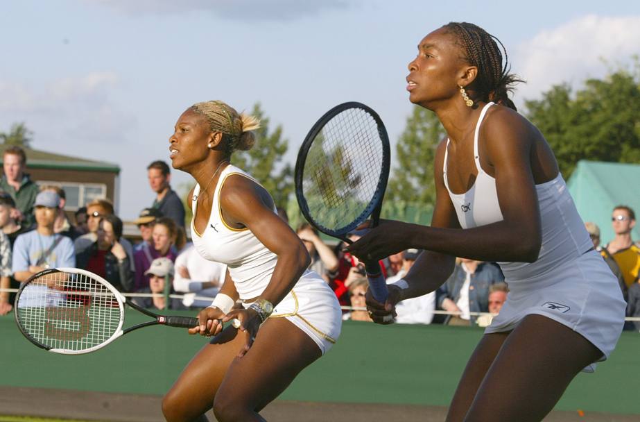 Wimbledon 2002: oltre al trofeo nel singolare Serena conquista anche quello del doppio in coppia con Venus (Ap)